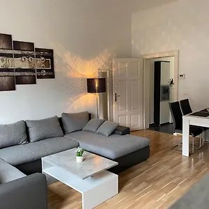 Near Yppenplatz & Brunnenmarkt Apartamento