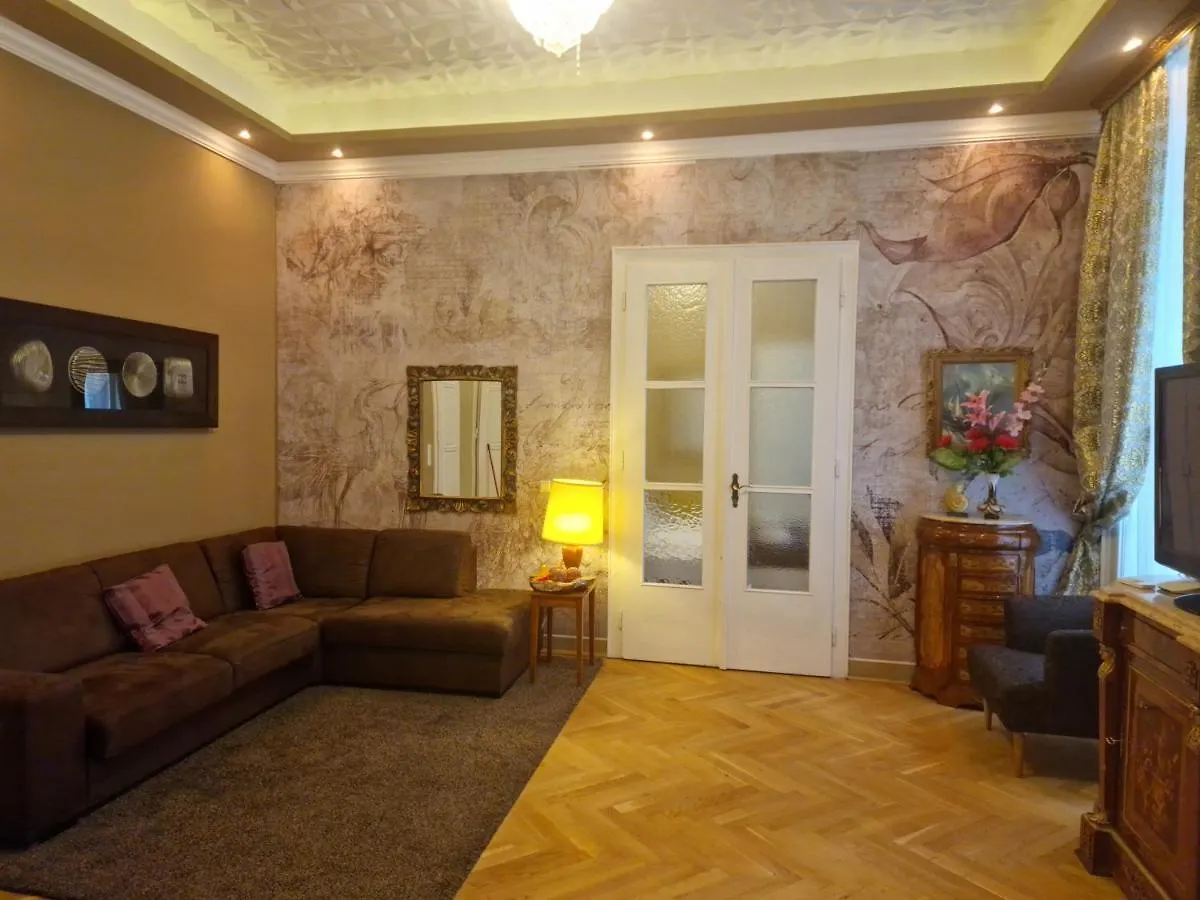 Urban Flats Vienna City Center Apartment
